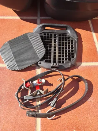 Baúl Moto SHAD SH25 con Soporte