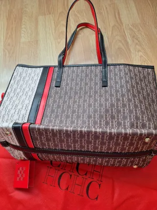 Bolso artesano con logotipo de CH,pespuntes ribete