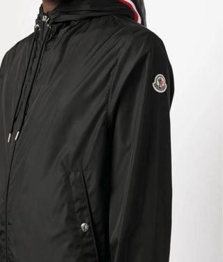 Chaqueta Moncler Etiache con capucha negra