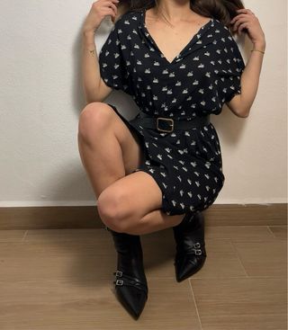 Vestido negro estampado cisnes