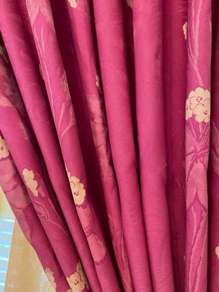 Cortina y visillo rojo y amarillo