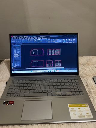 Asus Vivobook 15.6 Ryzen 5 7000 16GB Plata