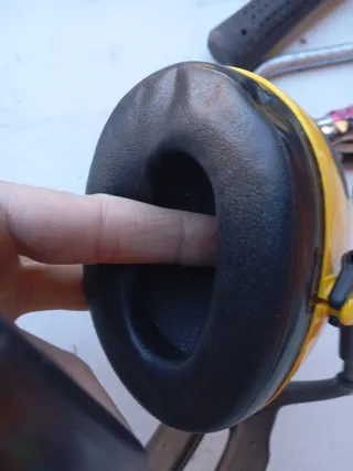 Orejeras Antirruido Negras y AmarillasMARCA PELTOR