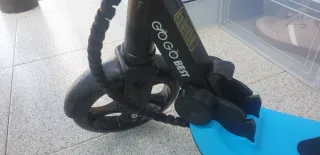 Patinete eléctrico infantil azul GOGO BEST.