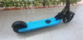 Patinete eléctrico infantil azul GOGO BEST.