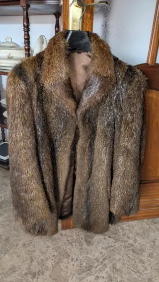 Chaquetón de piel marrón y dorado