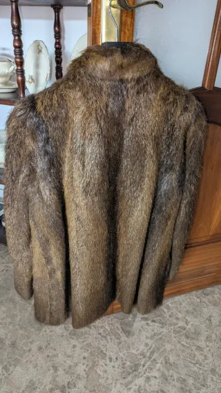 Chaquetón de piel marrón y dorado