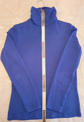 Jersey azul eléctrico cuello alto