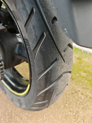 Suzuki V-Strom 650 DL Amarilla