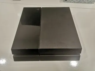 Consola PS4 Negra + 7 Juegos + 2 Mandos