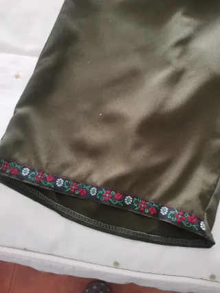 Disfraz tirolés verde y rojo