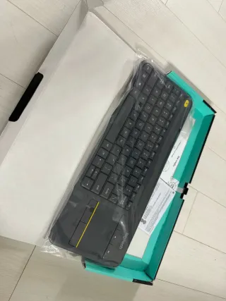 Teclado Logitech K400 Plus Inalámbrico