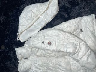 Chaqueta Moncler acolchada blanca