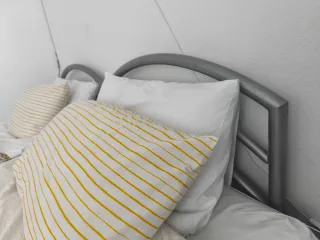 2 Camas Metálicas Plateadas 90x190. 50€ las 2.