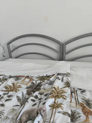 2 Camas Metálicas Plateadas 90x190. 50€ las 2.