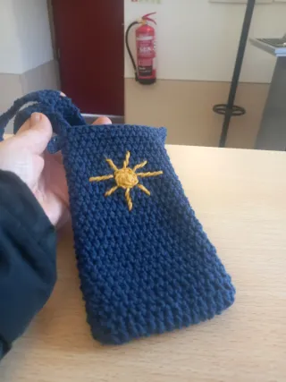 Bolsinha de croché para telemóvel