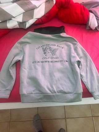 Varias sudaderas
