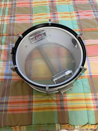 Tambor de marcha blanco