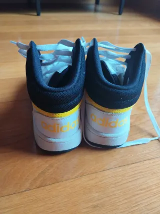 Zapatillas Adidas Altas Blancas y Negras