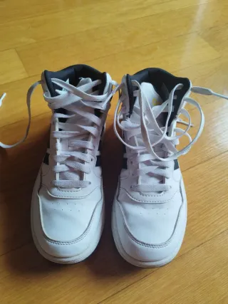 Zapatillas Adidas Altas Blancas y Negras