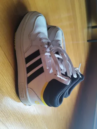 Zapatillas Adidas Altas Blancas y Negras