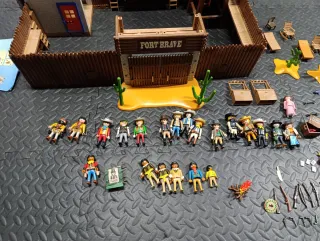 Lote Oeste Playmobil: Fuerte y Figuras
