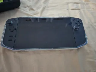 Consola Portátil Negra y Plateada