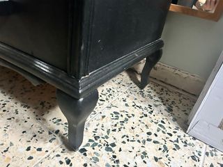 Cómoda antigua restaurada negra y plata