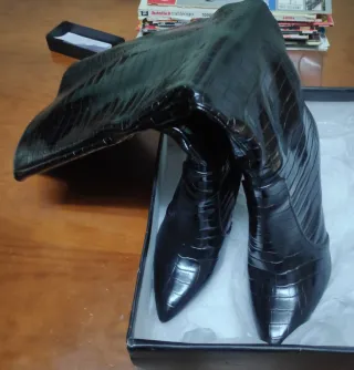 Botas altas negras efecto piel