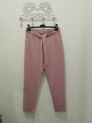 Pantalón rosa con cinturón