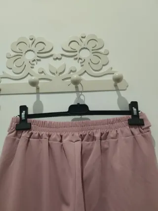 Pantalón rosa con cinturón
