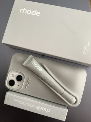 Funda se movil para iPhone13,14,15+ Bálsamo Labial