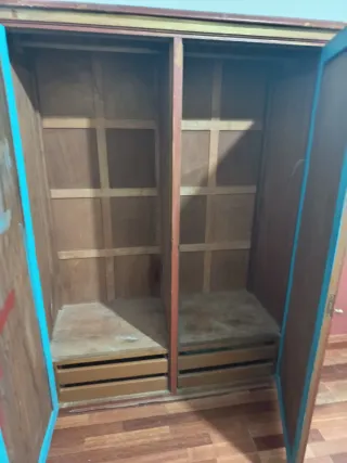 Armario antiguo de madera