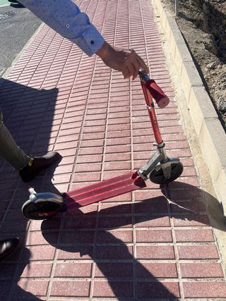 Patinete infantil rojo y plateado