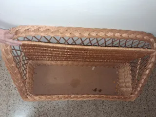 Banco de mimbre con cojín estampado