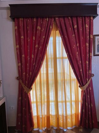 Cortina y visillo rojo y amarillo