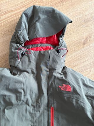 Chaqueta The North Face verde y roja