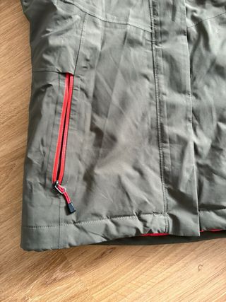 Chaqueta The North Face verde y roja