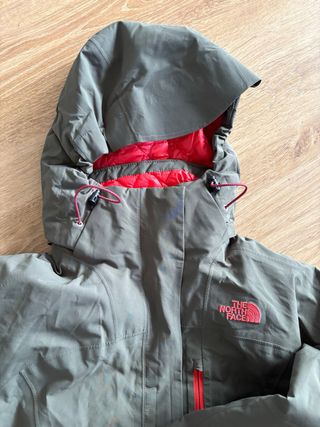 Chaqueta The North Face verde y roja