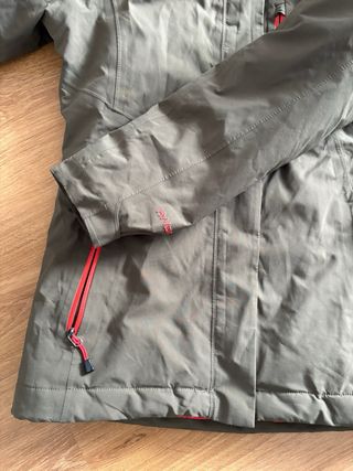 Chaqueta The North Face verde y roja