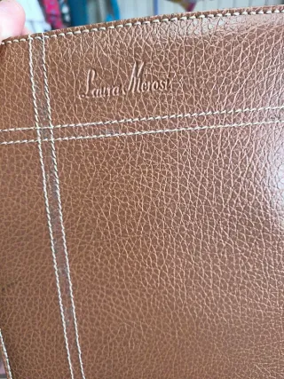 Bolso marrón con asas