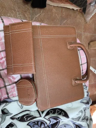 Bolso marrón con asas