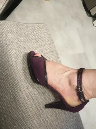 Sandalias de piel moradas