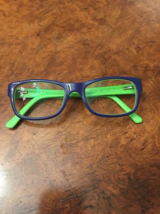 Monturas de gafas azules y verdes