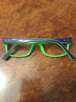 Monturas de gafas azules y verdes