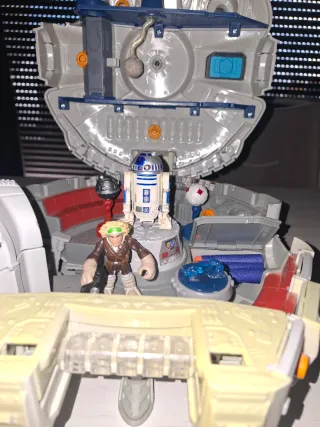 Halcón Milenario 30x30x21