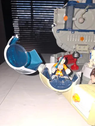 Halcón Milenario 30x30x21