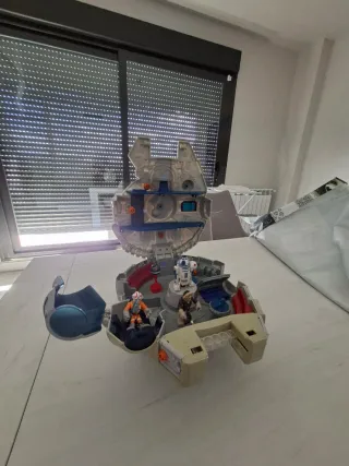 Halcón Milenario 30x30x21