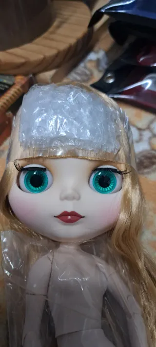 Muñeca articulada tipo Blythe nueva