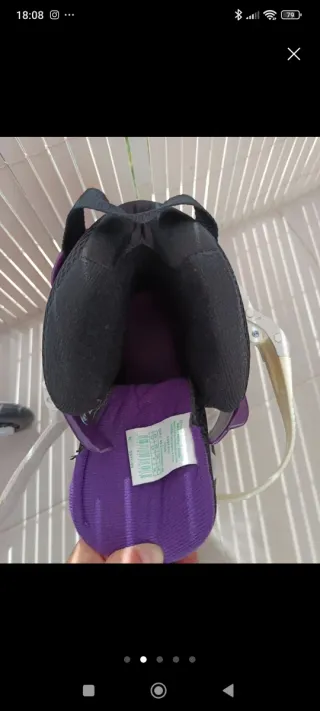 Patines en línea morados y negros con protecciones